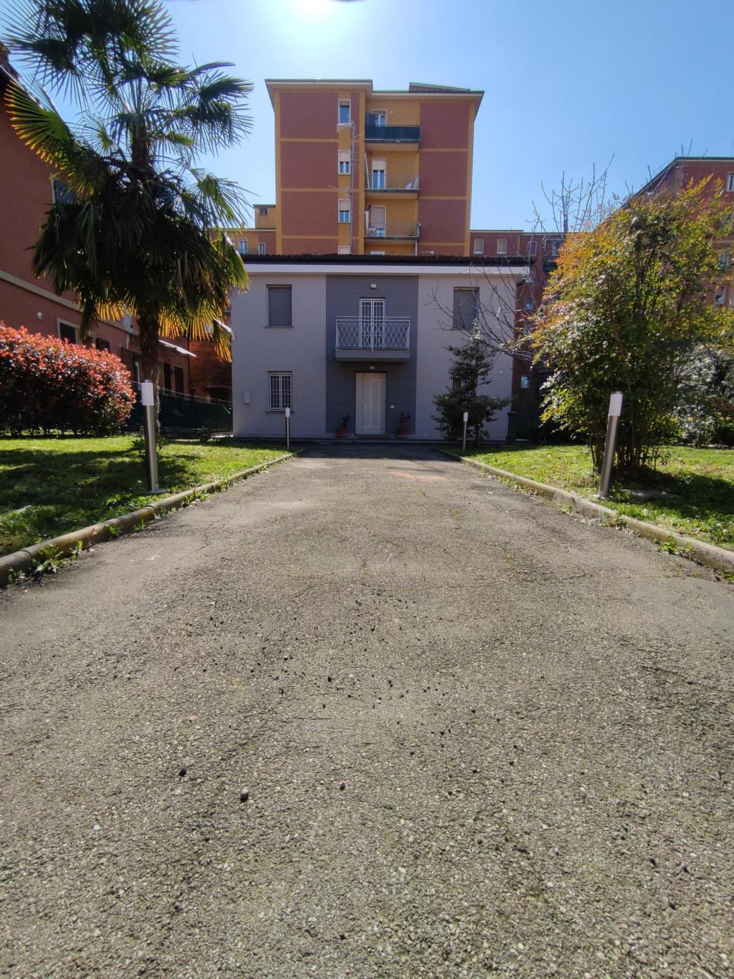 Grigio Perla Panigale, Villetta Con Giardino E Parcheggio Privato Fino A Tre Posti Auto - Un Oasi Di Tranqullita Bologna Exterior photo